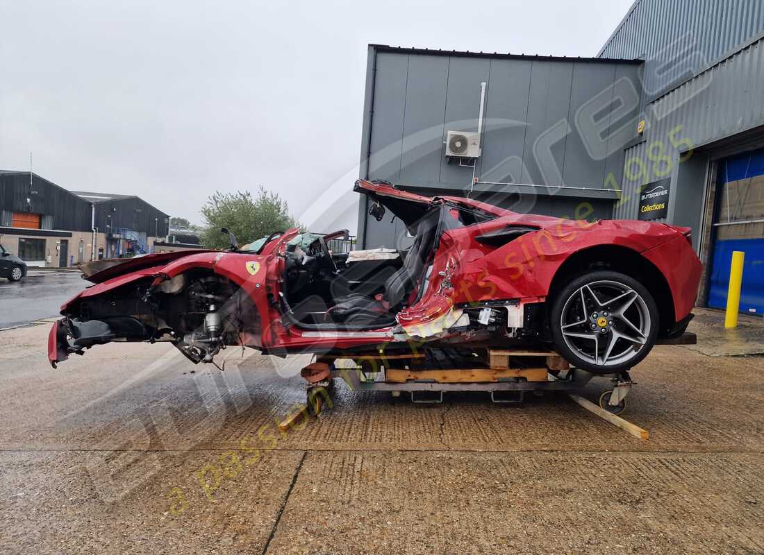 ferrari f8 tributo avec 1,820 miles, en préparation pour le démontage #2