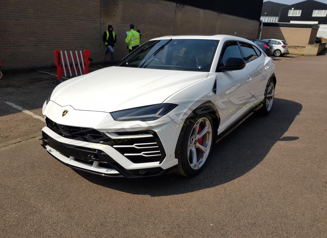 lamborghini urus (2019) en préparation pour démantèlement à eurospares