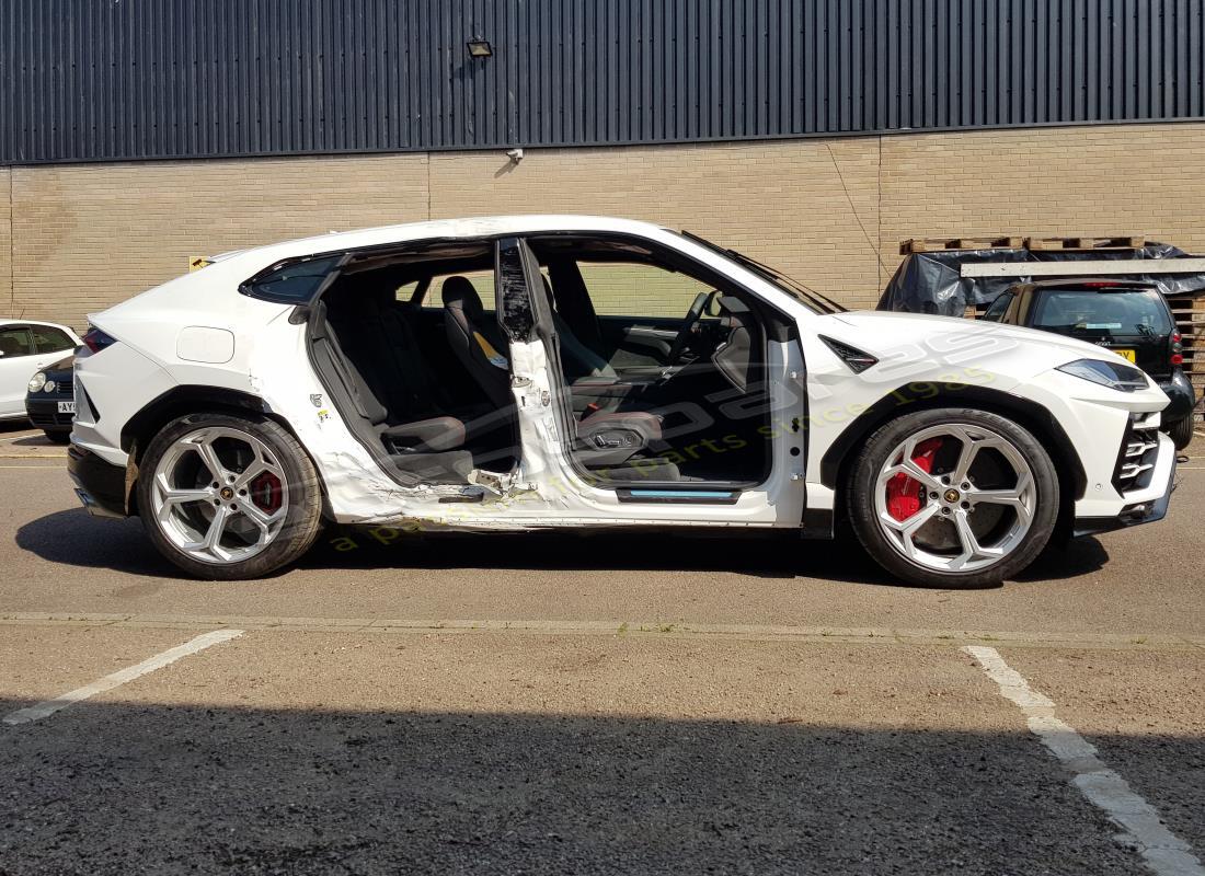 lamborghini urus (2019) with 200 miles, being prepared for dismantling #6