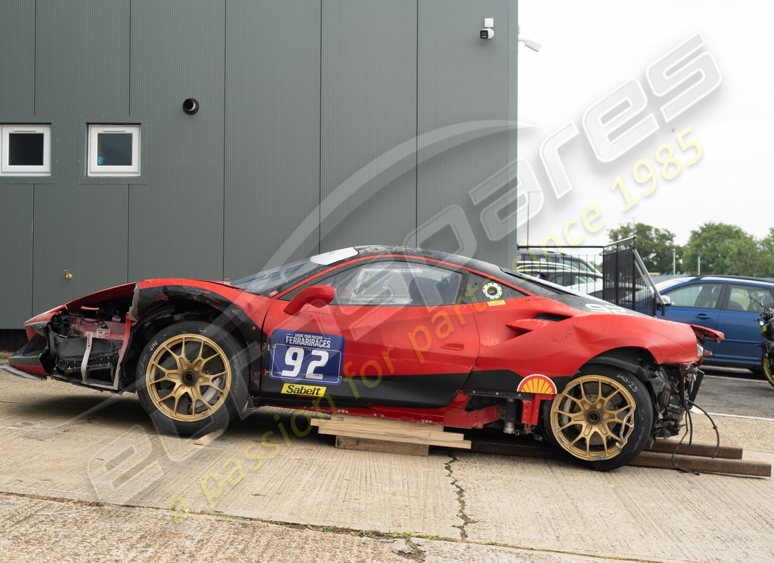 ferrari 488 challenge avec 3900km, en préparation pour le démontage #2