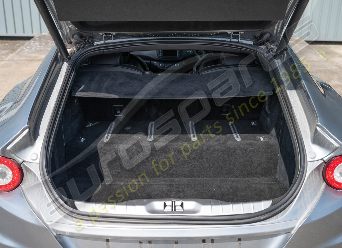ferrari ff (rhd) avec 50305, en préparation pour le démontage #23