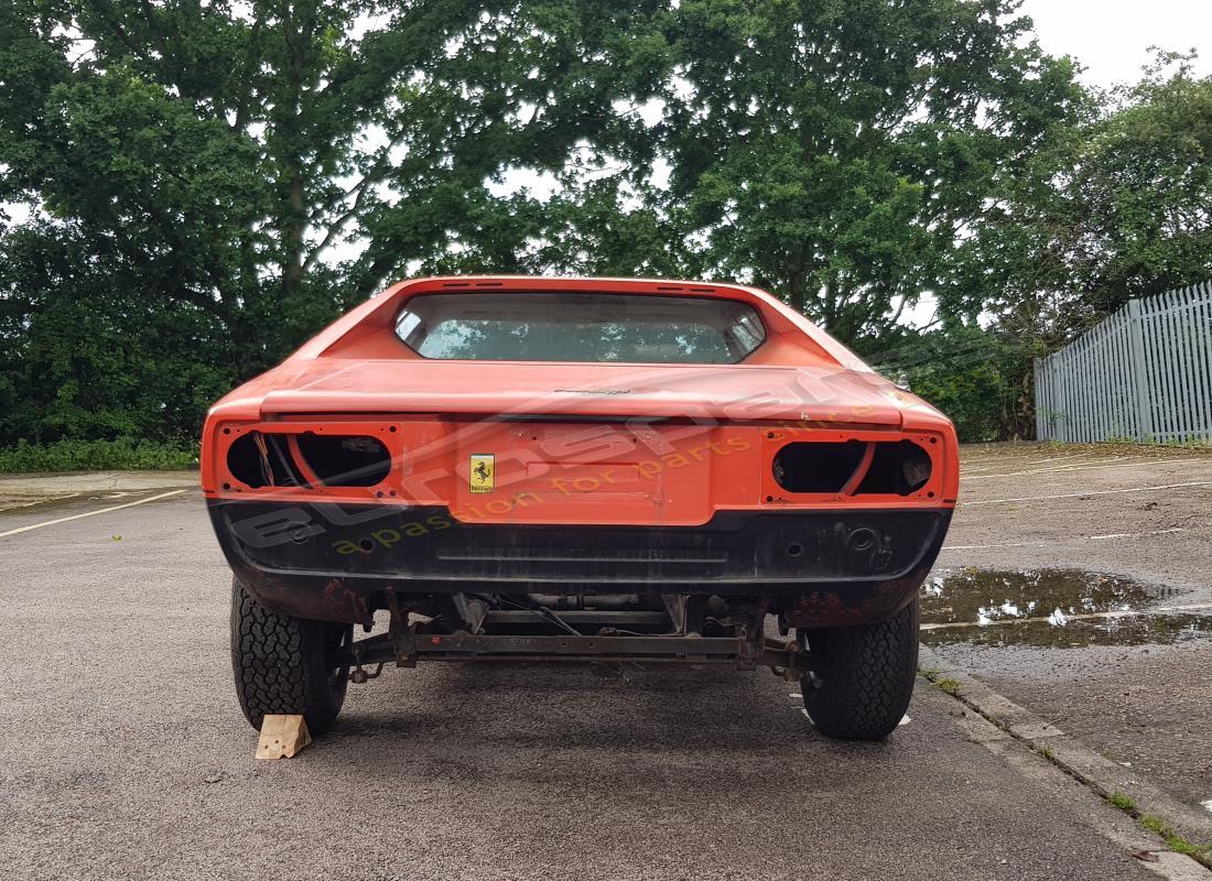 ferrari 308 gt4 dino (1976) avec inconnu, en préparation pour le démontage #4