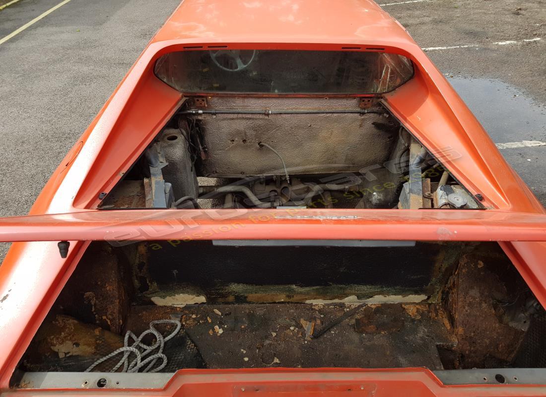 ferrari 308 gt4 dino (1976) avec inconnu, en préparation pour le démontage #12