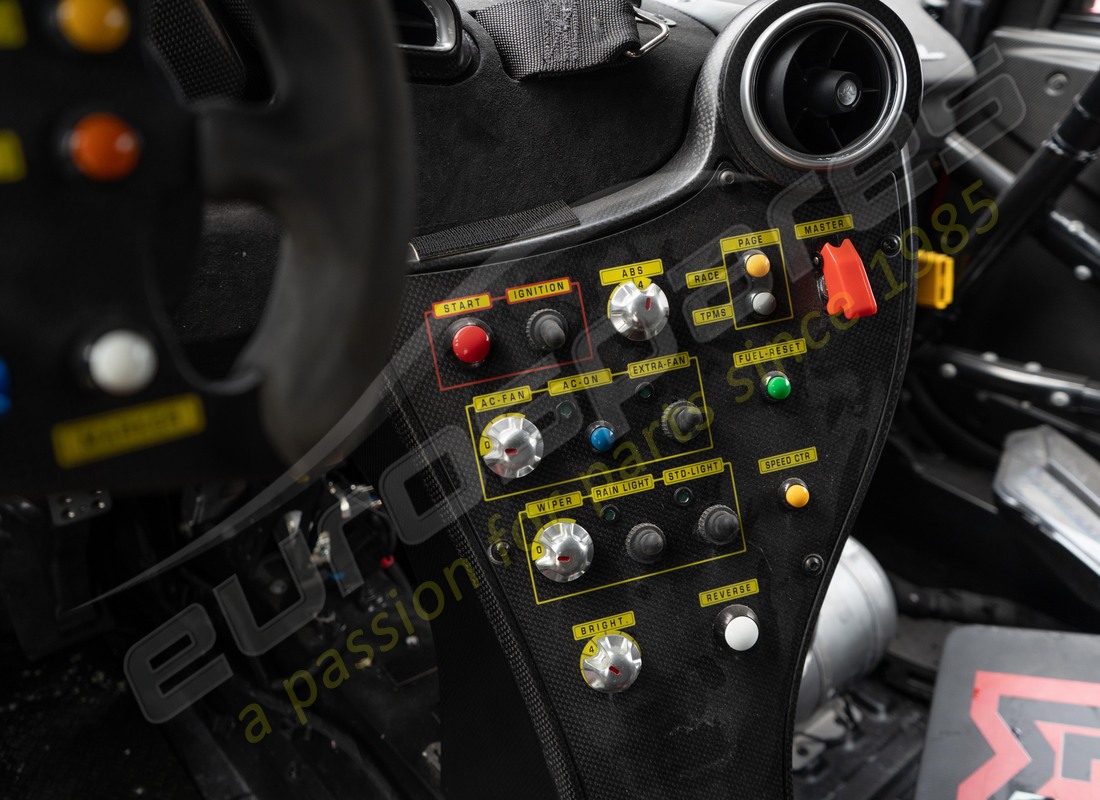 ferrari 488 challenge avec 3900km, en préparation pour le démontage #16