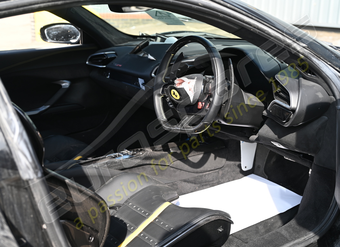 ferrari 296 gtb avec une estimation d'environ 1300 miles (à confirmer), en cours de préparation pour le démontage #9