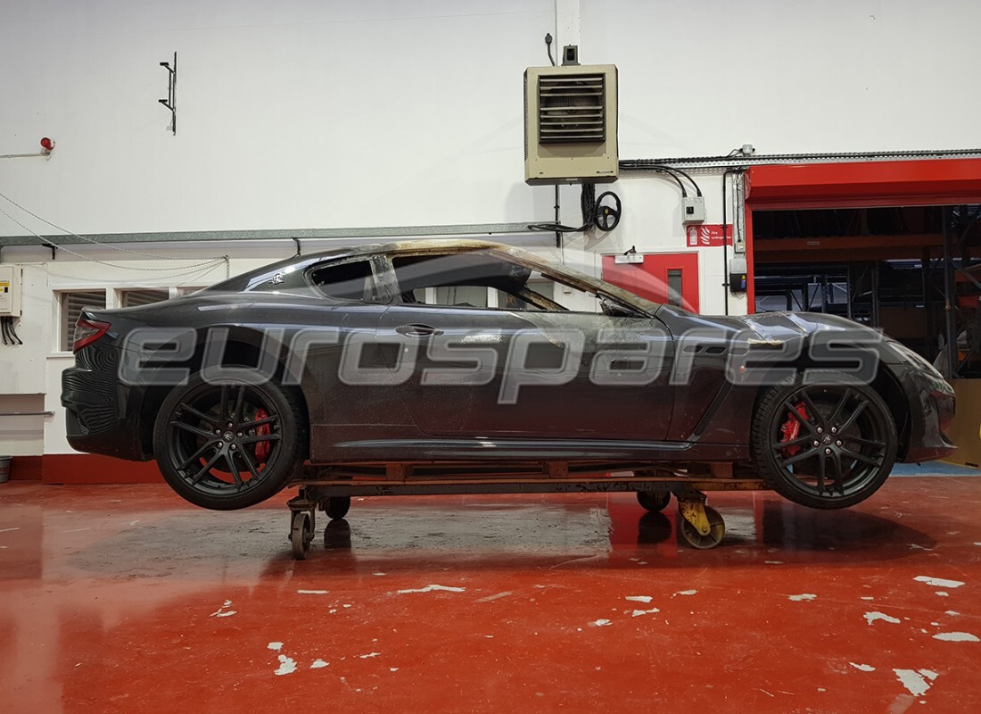 maserati granturismo mc stradale (2011) avec 14,000 kilomètres, en préparation pour le démantèlement #5