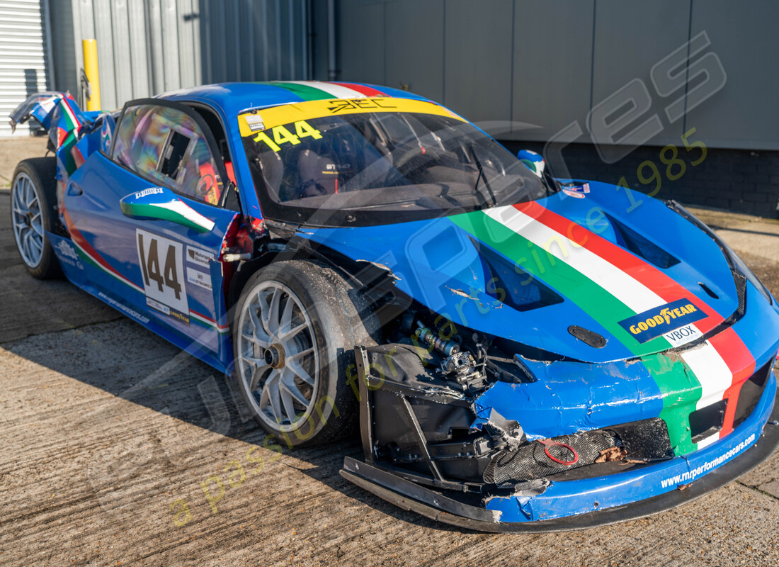 ferrari 458 challenge avec 28080 kms, en préparation pour le démantèlement #7
