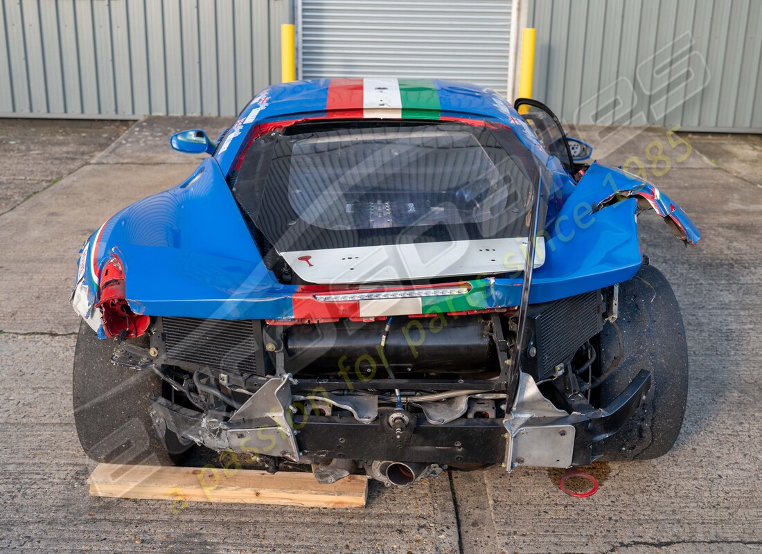 ferrari 458 challenge avec 28080 kms, en préparation pour le démantèlement #4