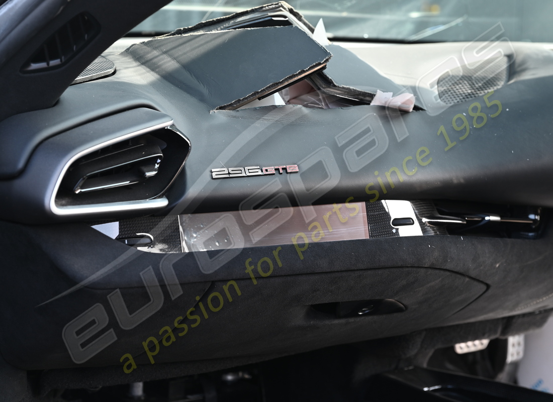 ferrari 296 gtb avec une estimation d'environ 1300 miles (à confirmer), en cours de préparation pour le démontage #16