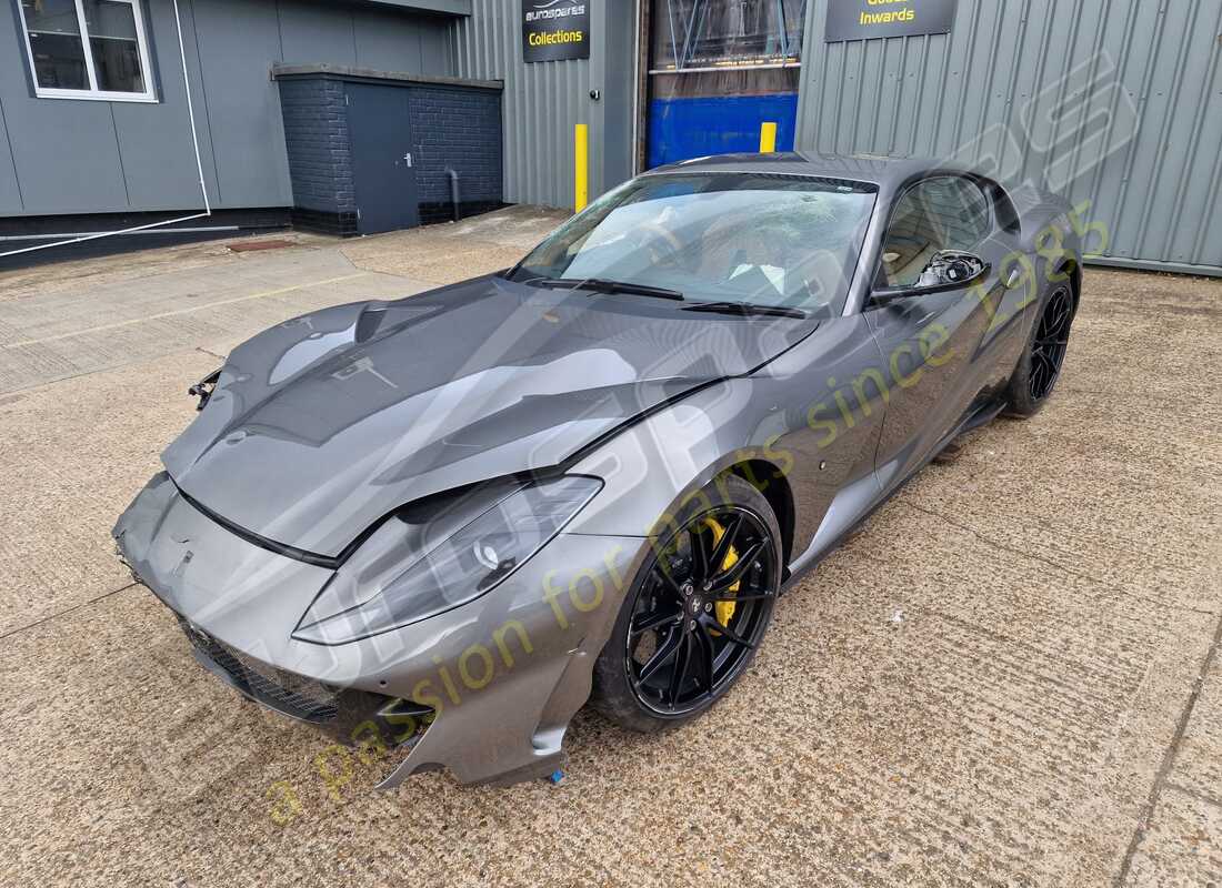 ferrari 812 superfast (rhd) en préparation pour démantèlement à eurospares