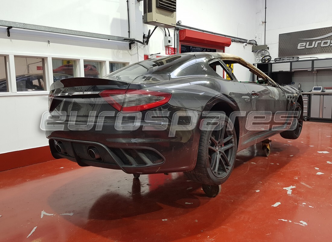 maserati granturismo mc stradale (2011) avec 14,000 kilomètres, en préparation pour le démantèlement #4