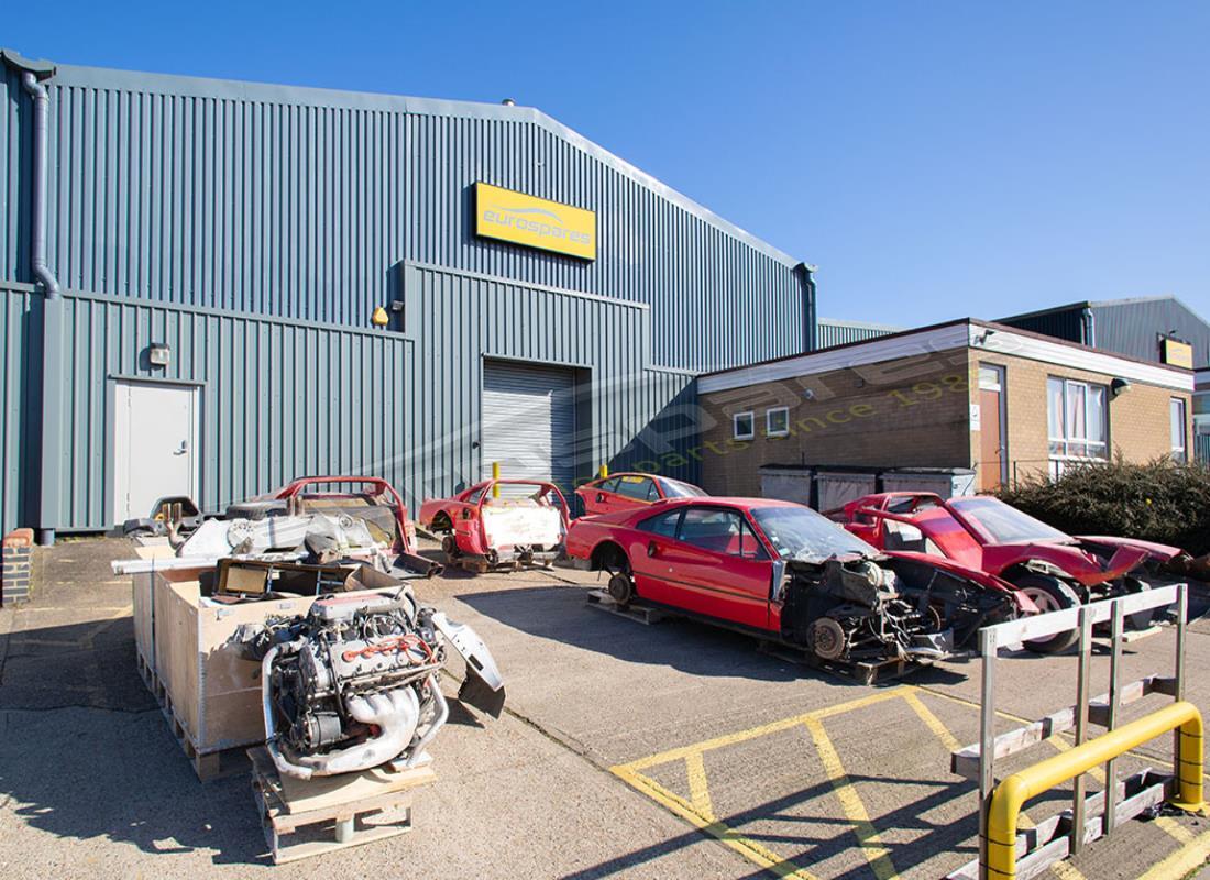 ferrari 328 (1988) en préparation pour démantèlement à eurospares