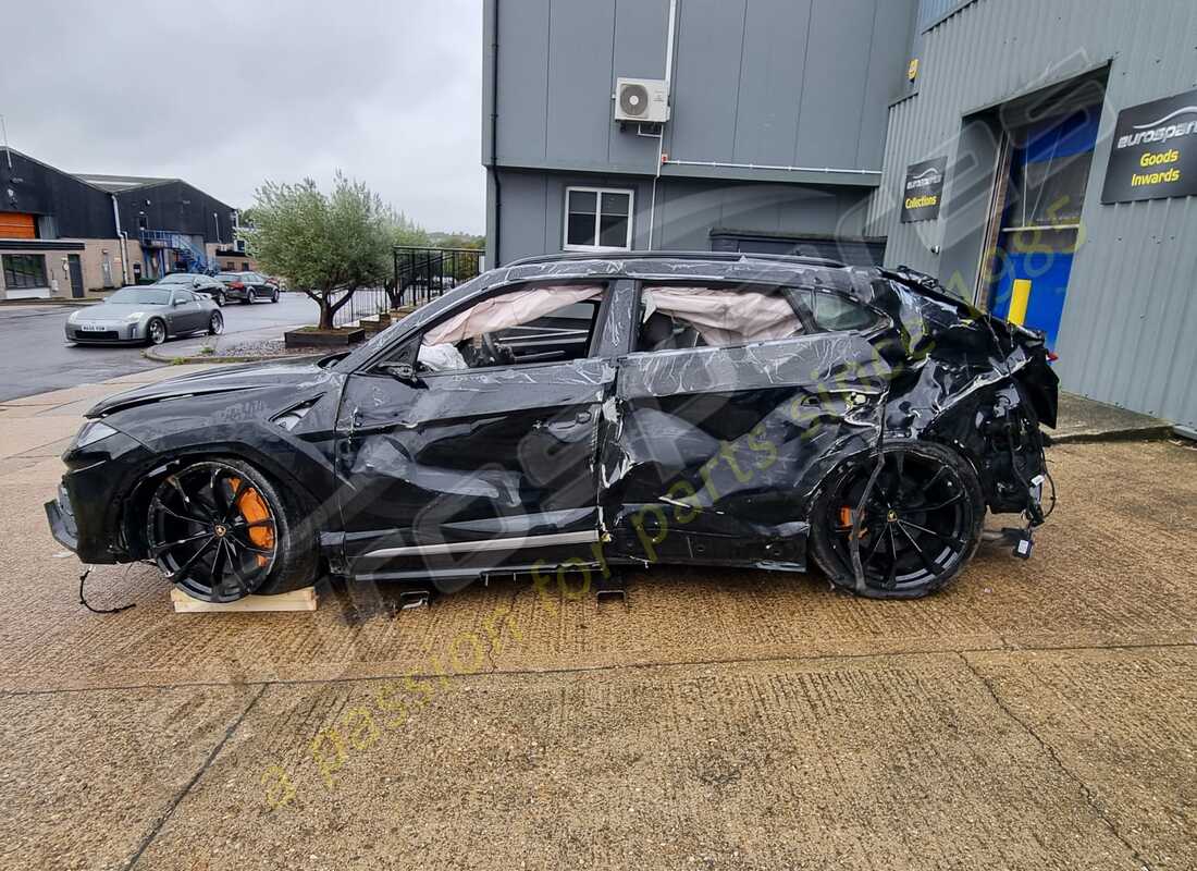 lamborghini urus (2020) avec 7,343 miles, en préparation pour le démontage #2