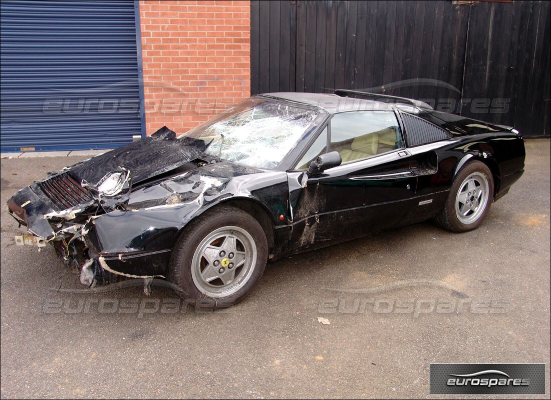 ferrari 328 (1988) en préparation pour démantèlement à eurospares