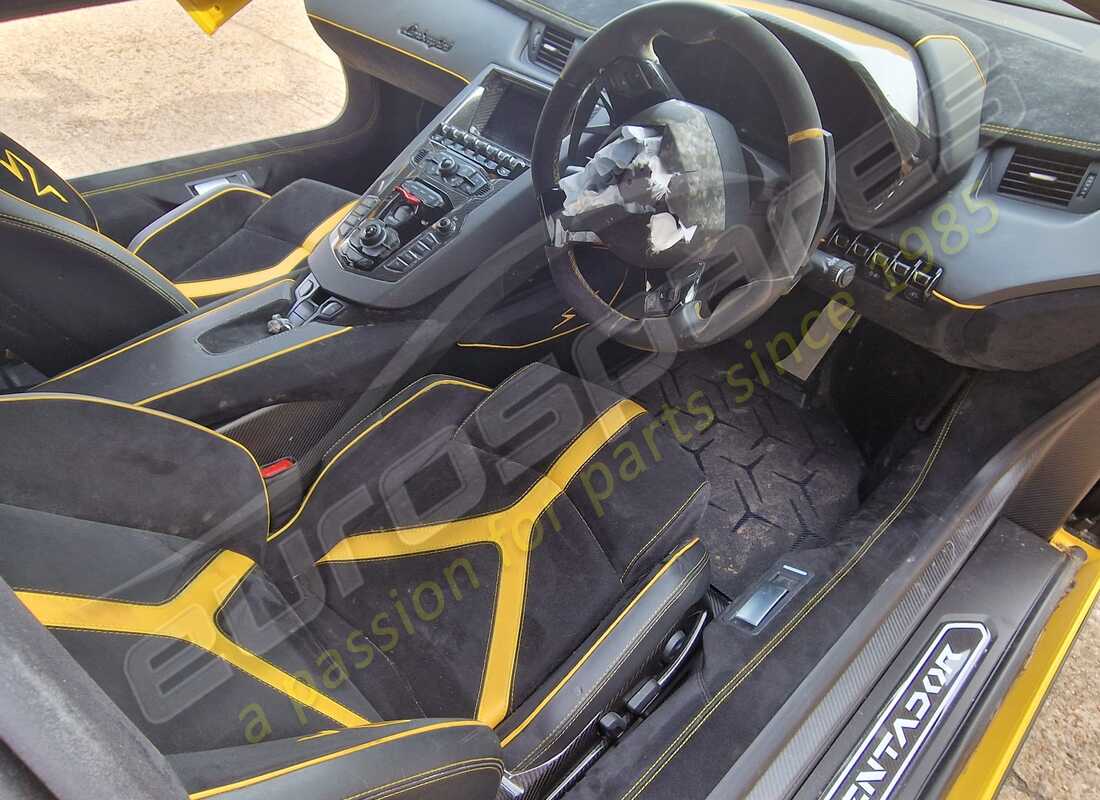 lamborghini 2016 (lp750-4 sv coupe) avec 6,468 miles, en préparation pour le démontage #9