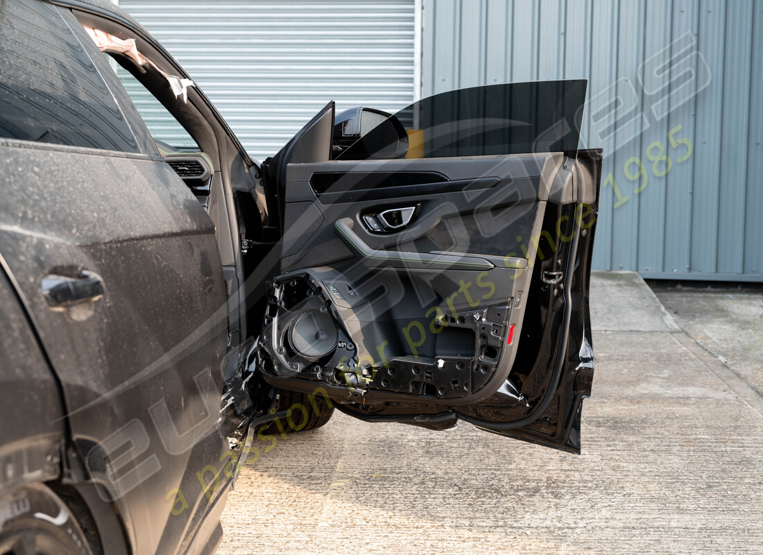 lamborghini urus (2022) avec 11402, en préparation pour le démantèlement #14