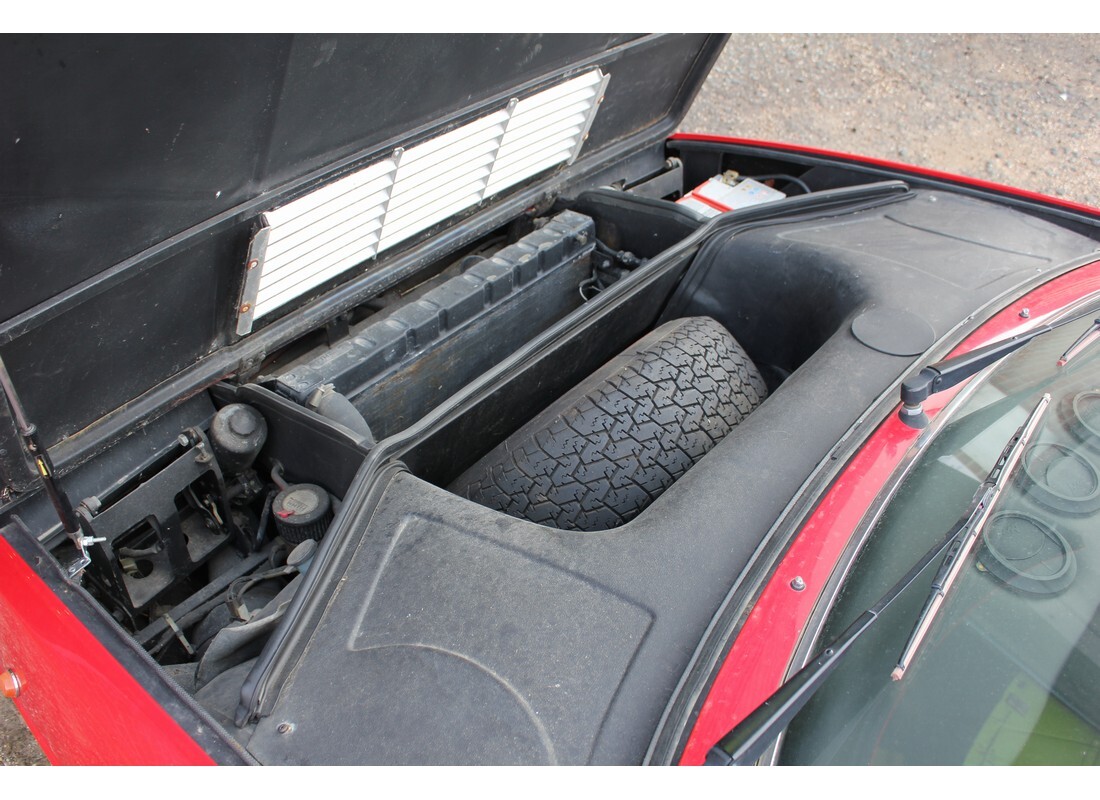 ferrari 208 gt4 dino (1975) avec 25,066 kilomètres, en préparation pour le démantèlement #9