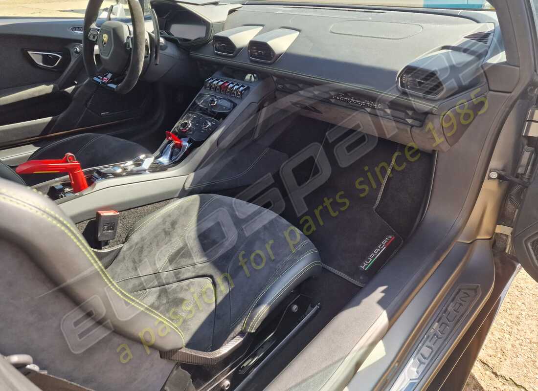 lamborghini 2017 (lp610-4 spyder) avec 21,701 kilomètres, en préparation pour le démantèlement #10