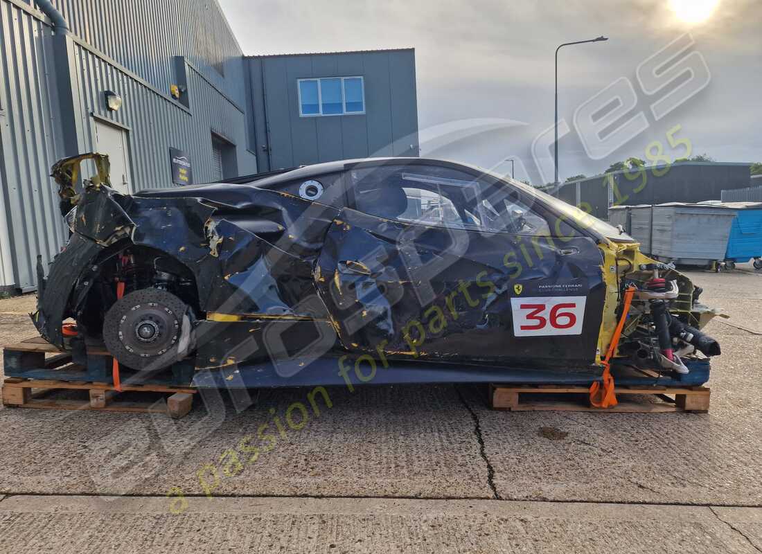 ferrari 488 challenge avec 3,603 kilomètres, en préparation pour le démantèlement #6