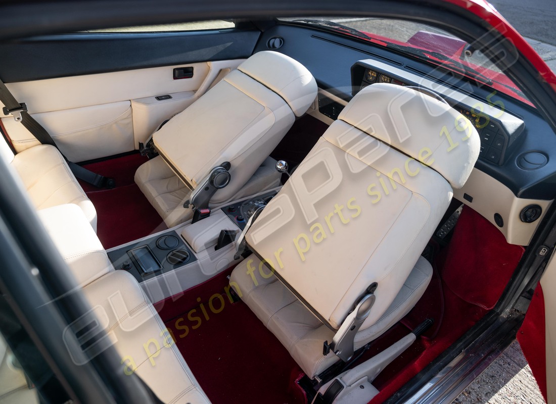 ferrari mondial 3.2 qv (1987) avec 83223, en préparation pour le démontage #11