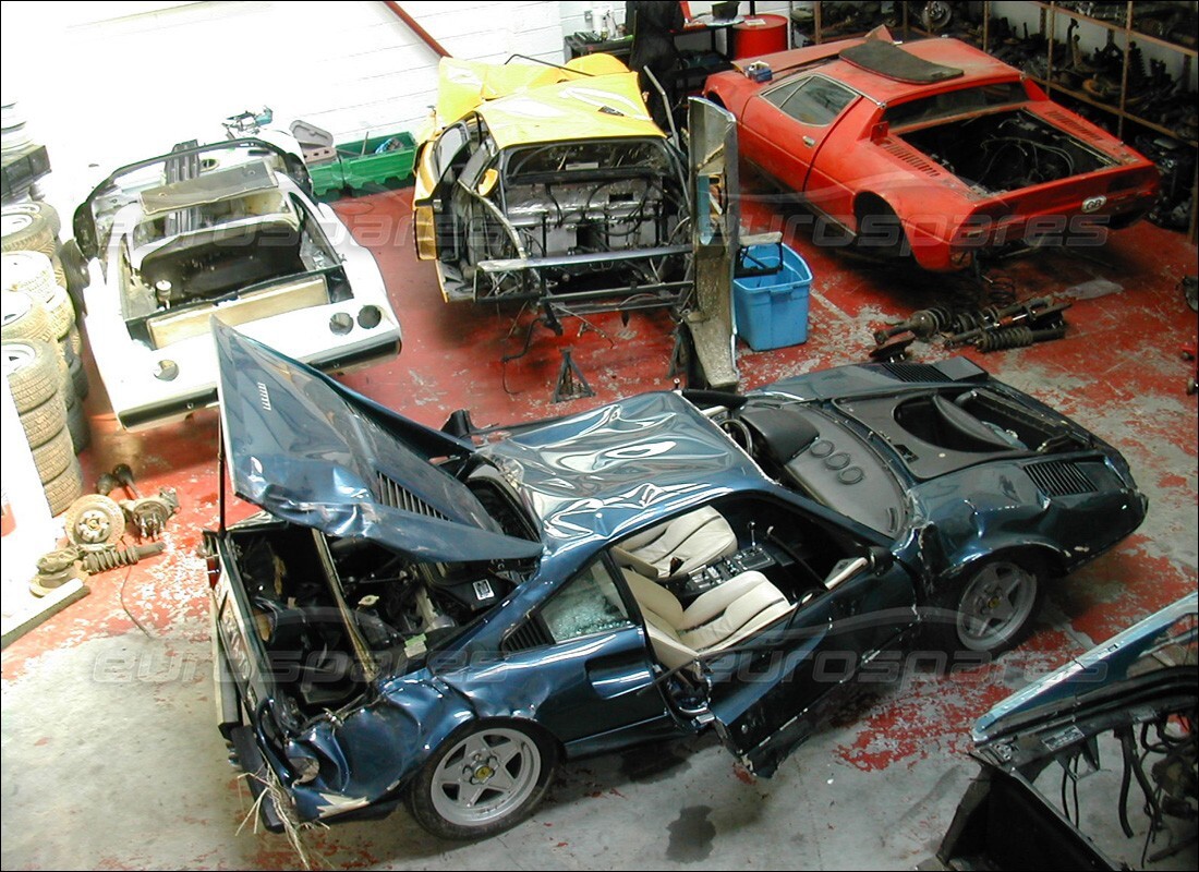 ferrari 308 gtb (1976) en préparation pour démantèlement à eurospares