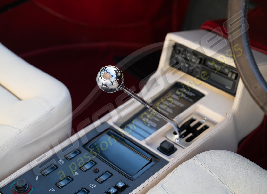 ferrari mondial 3.2 qv (1987) avec 83223, en préparation pour le démontage #15