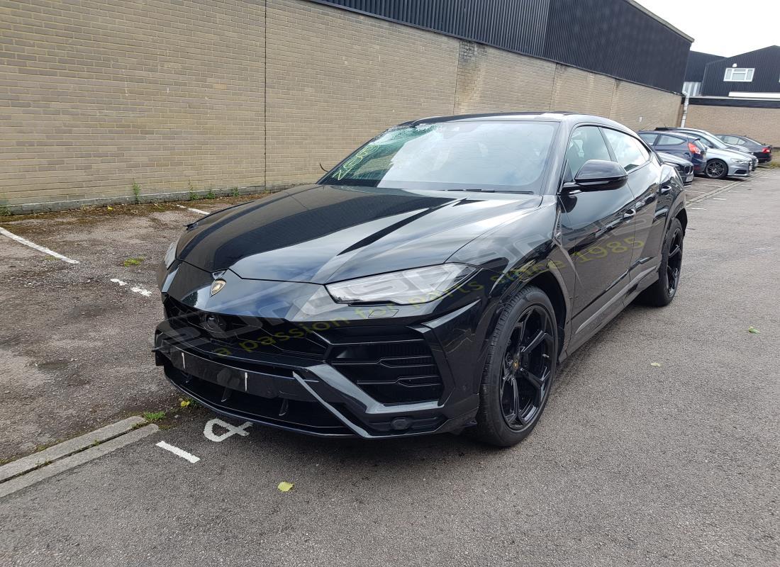 lamborghini urus (2019) en préparation pour démantèlement à eurospares