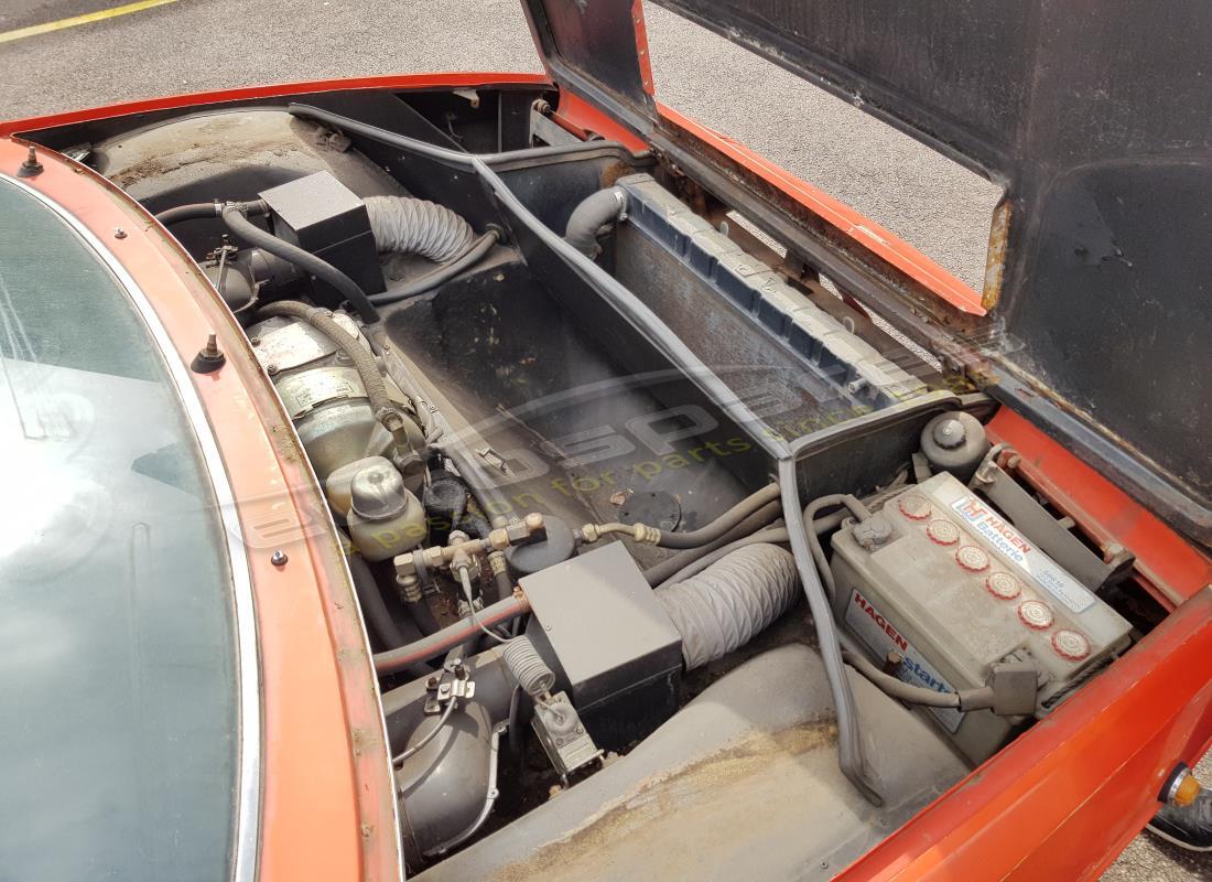ferrari 308 gt4 dino (1976) avec inconnu, en préparation pour le démontage #11