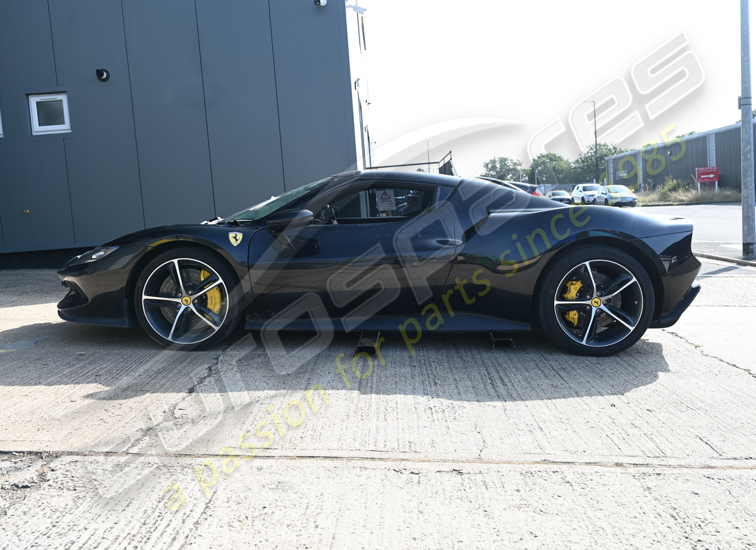 ferrari 296 gtb avec une estimation d'environ 1300 miles (à confirmer), en cours de préparation pour le démontage #2