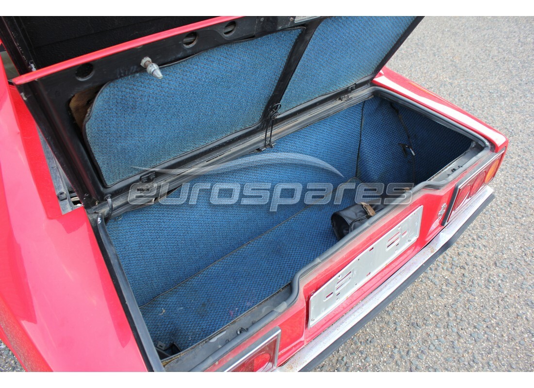 ferrari 208 gt4 dino (1975) avec 25,066 kilomètres, en préparation pour le démantèlement #8