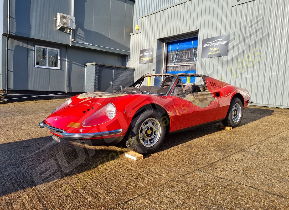 ferrari 246 dino (1975) en préparation pour démantèlement à eurospares