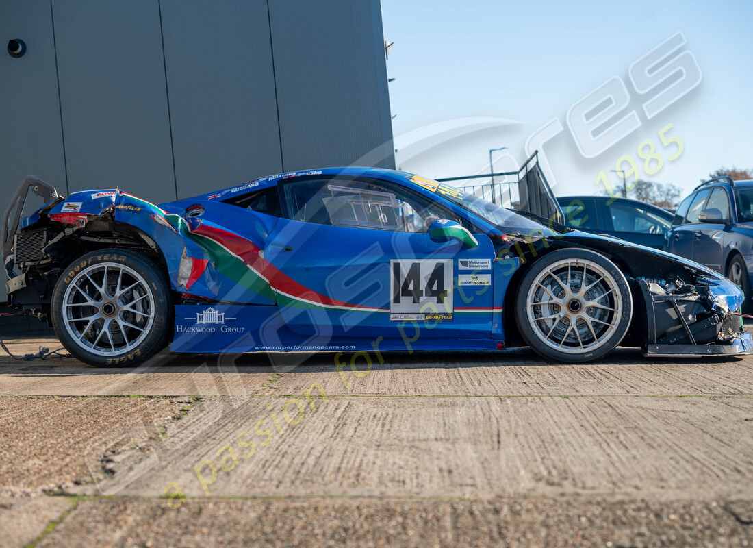 ferrari 458 challenge avec 28080 kms, en préparation pour le démantèlement #6