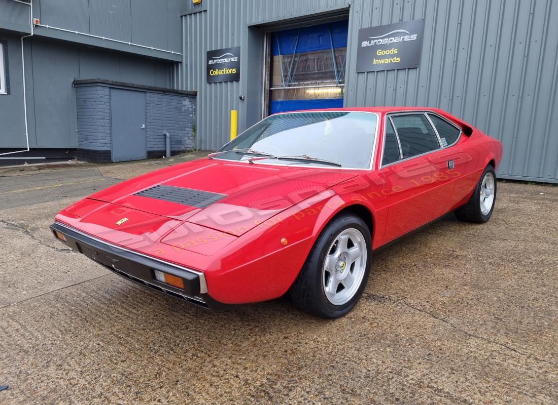 ferrari 308 gt4 dino (1979) en préparation pour démantèlement à eurospares