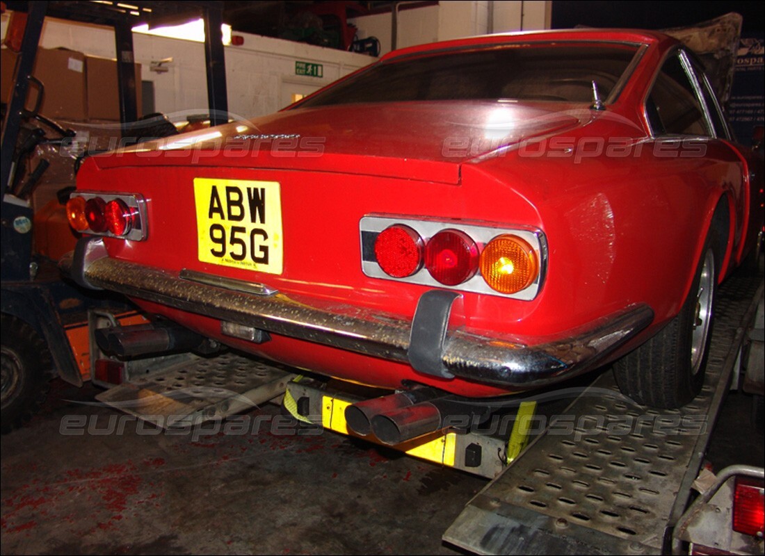 ferrari 365 gt 2+2 (mechanical) avec inconnu, en préparation pour le démontage #9