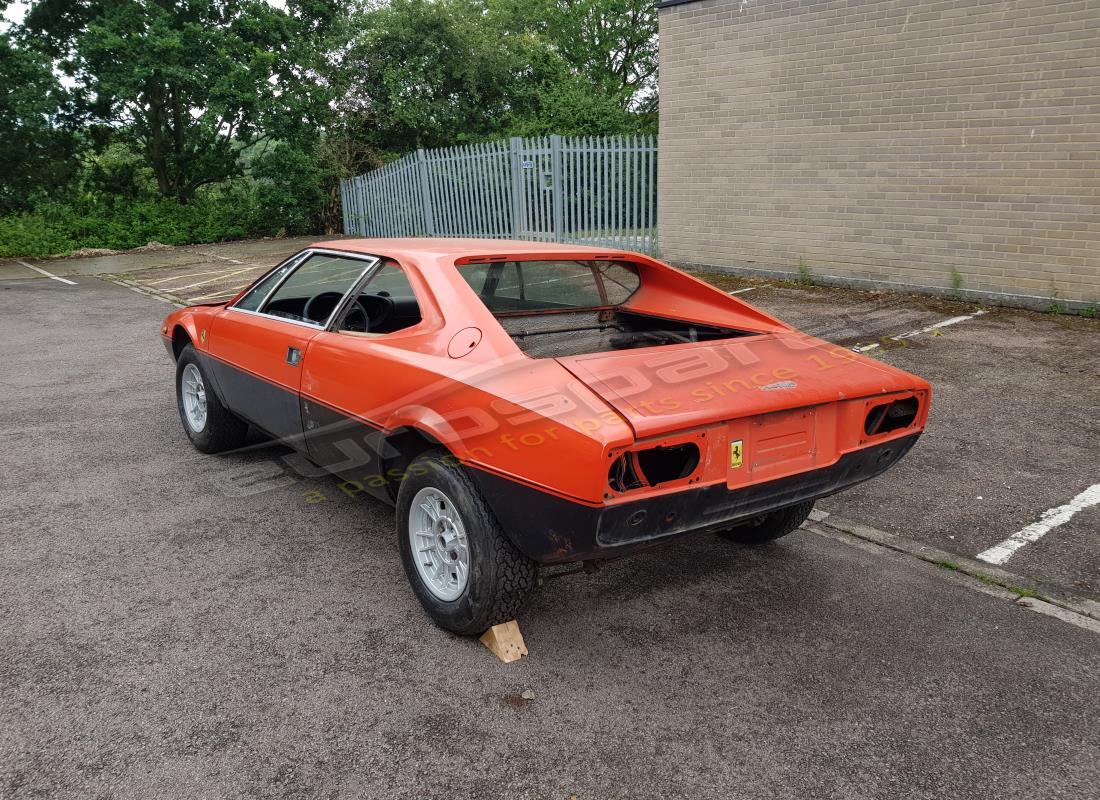 ferrari 308 gt4 dino (1976) avec inconnu, en préparation pour le démontage #3