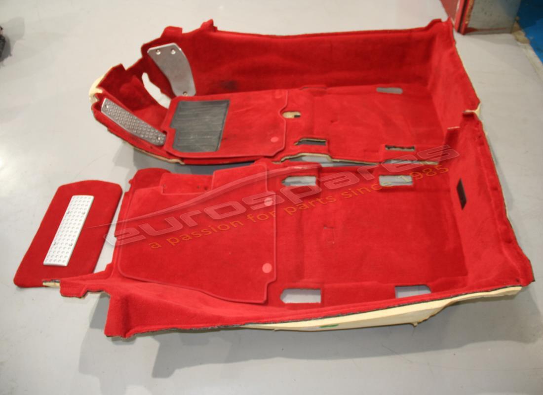 UTILISÉ Ferrari ENSEMBLE COMPLET DE TAPIS PRINCIPAL ROUGE. NUMÉRO DE PIÈCE 851496830 (1)