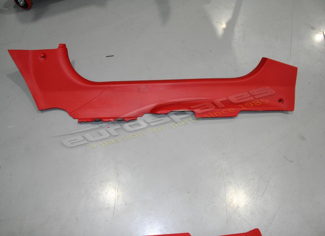 garniture de seuil latéral droit ferrari utilisé. numéro de pièce 858027.. (1)