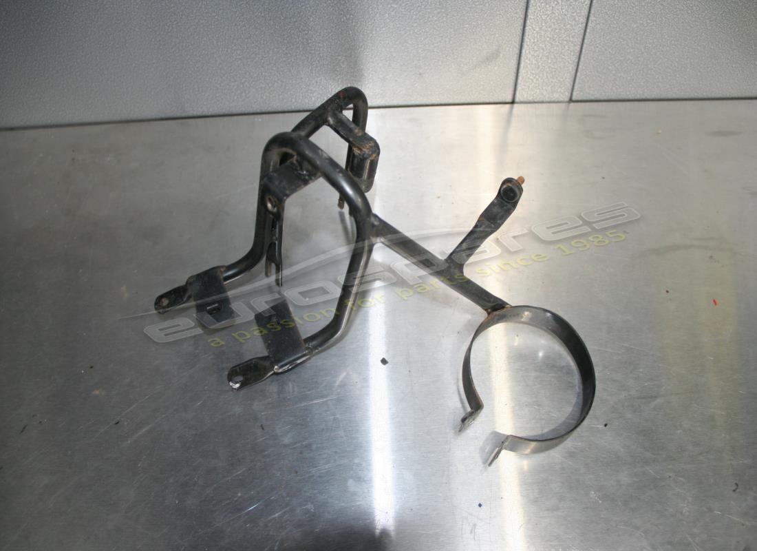 UTILISÉ LE SOUTIEN Maserati . NUMÉRO DE PIÈCE 383800116 (1)