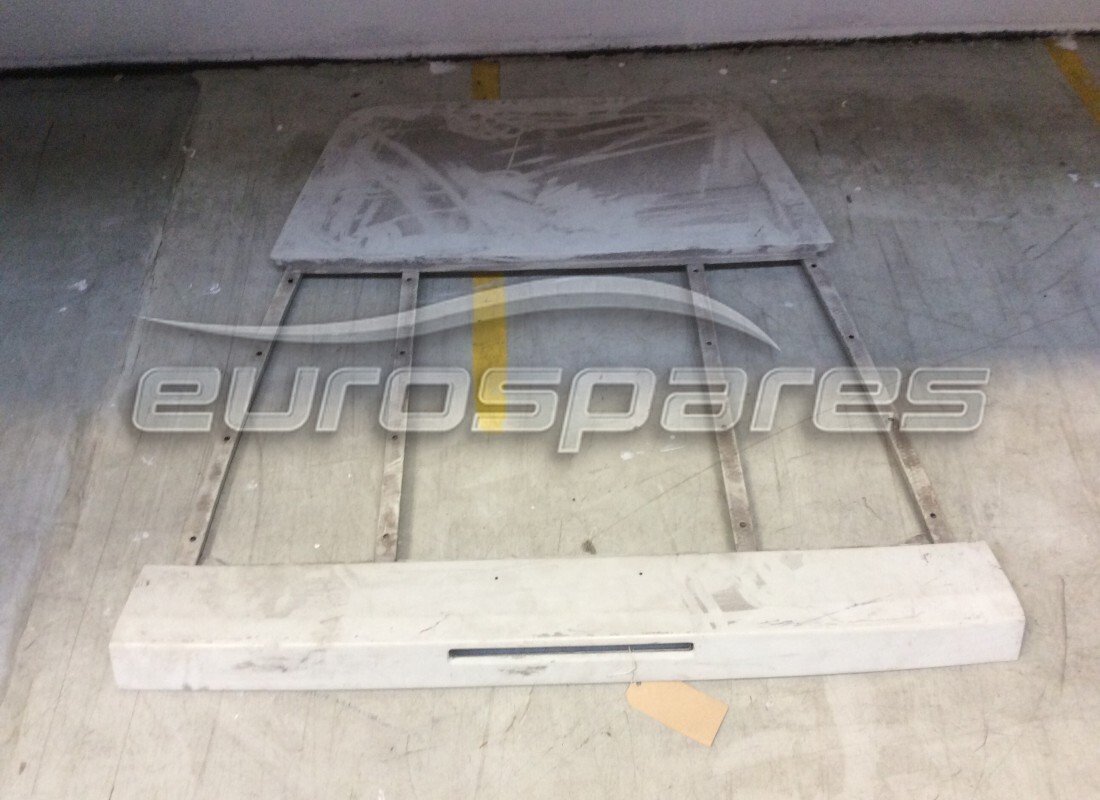 nouveau capot moteur ferrari. numéro de pièce 62216500 (1)