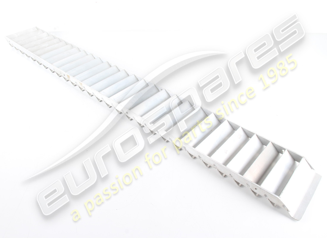 nouvelle grille de couvercle de moteur ferrari. numéro de pièce 60819200 (2)