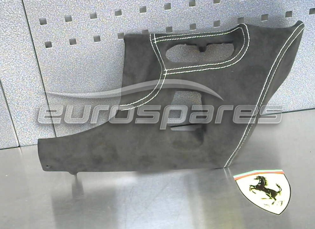 utilisé ferrari panneau inférieur droit. numéro de pièce 828155.. (1)