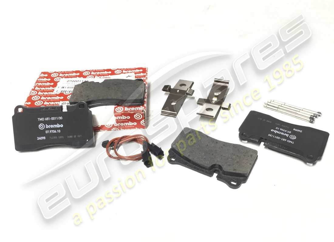 nouveau kit de plaquettes arrière carbone-céramique ferrari. référence 70001120 (1)
