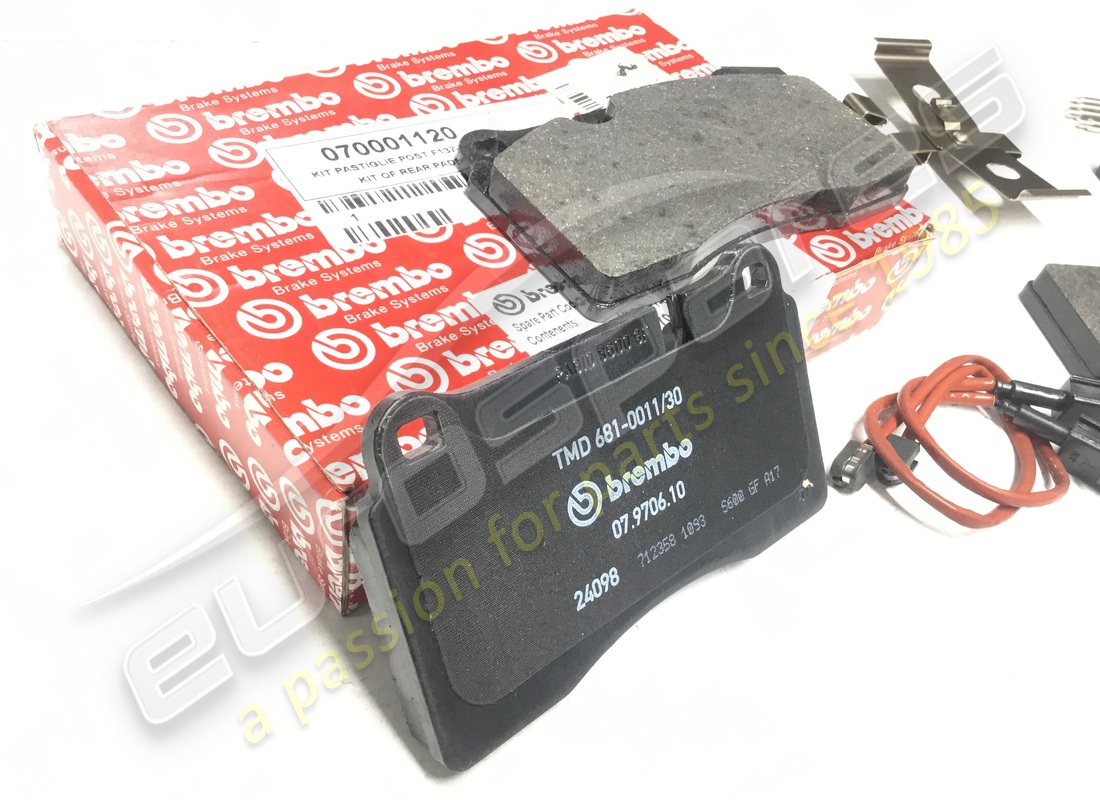 nouveau kit de plaquettes arrière carbone-céramique ferrari. référence 70001120 (3)