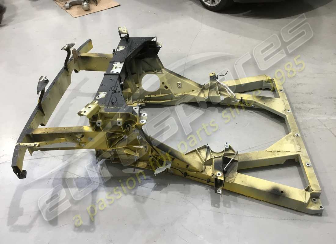 utilisé ferrari sous-châssis arrière. numéro de pièce 985761941 (2)
