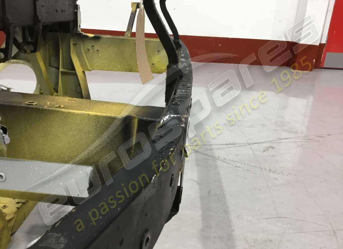 utilisé ferrari sous-châssis arrière. numéro de pièce 985761941 (4)