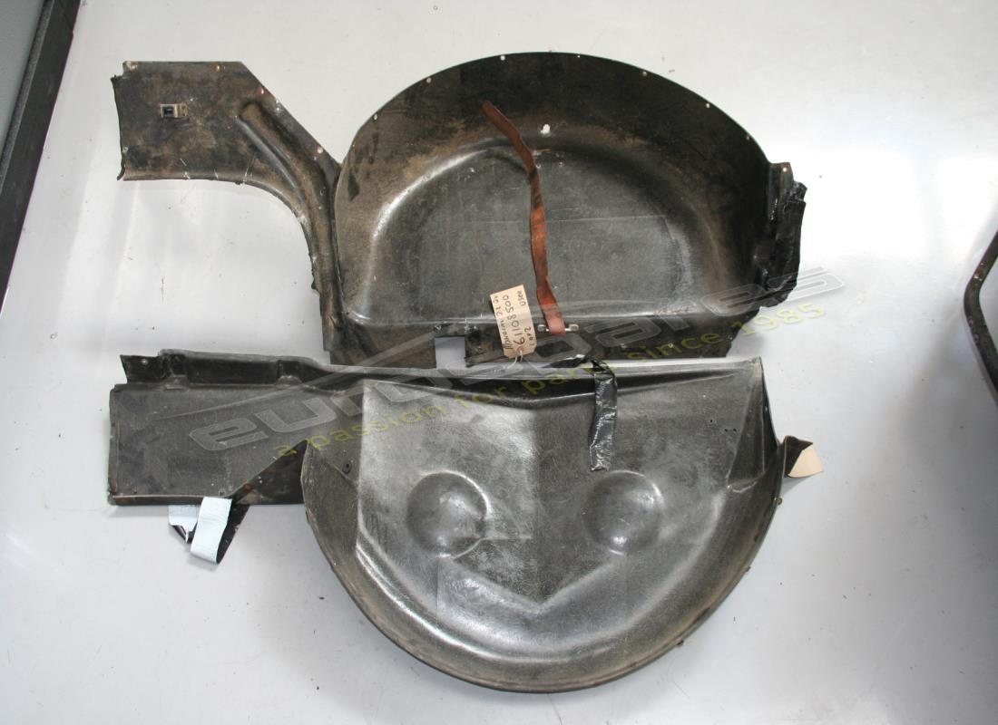UTILISÉ Ferrari PORTE-ROUE DE SECOURS LHD . NUMÉRO DE PIÈCE 61108500 (1)