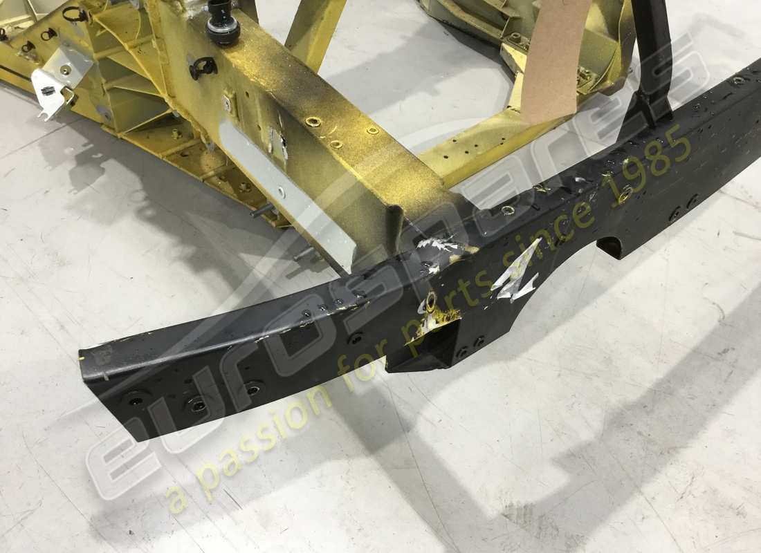 utilisé ferrari sous-châssis arrière. numéro de pièce 985761941 (5)