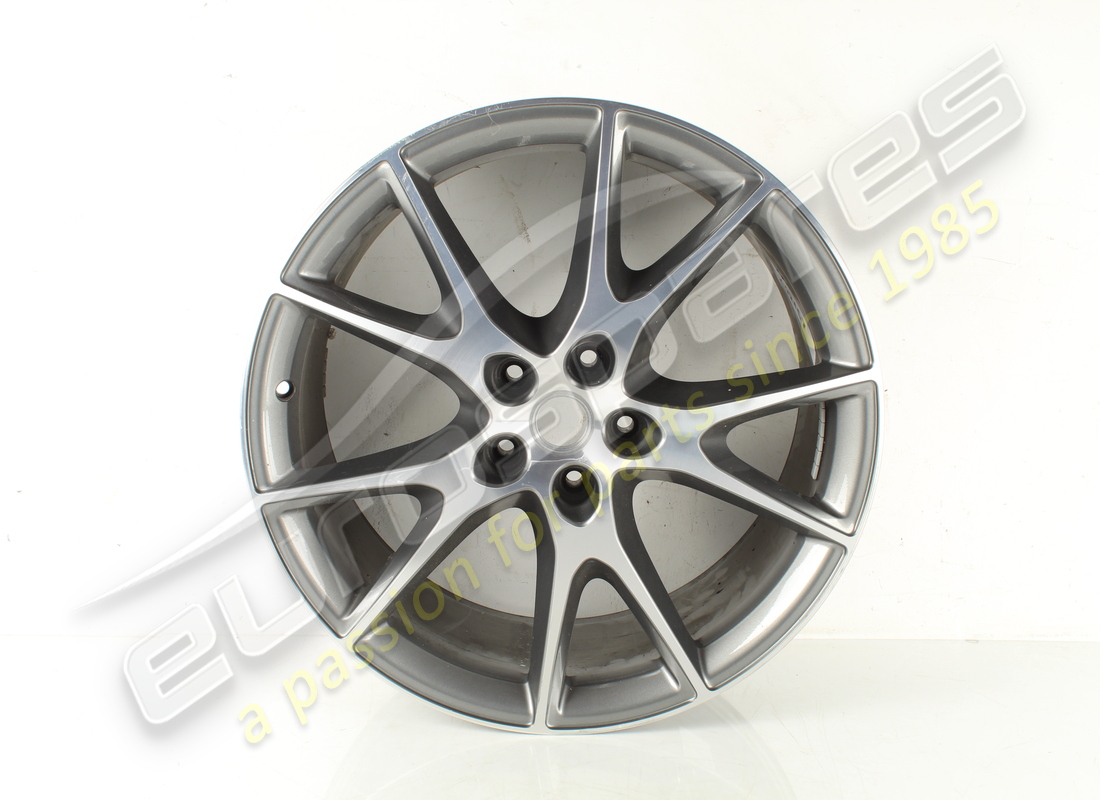 UTILISÉ FERRARI JANTE DE ROUE ARRIÈRE 20. NUMÉRO DE PIÈCE 242157 (1) utilisé ferrari jante de roue arrière 20. numéro de pièce 242157 (1)