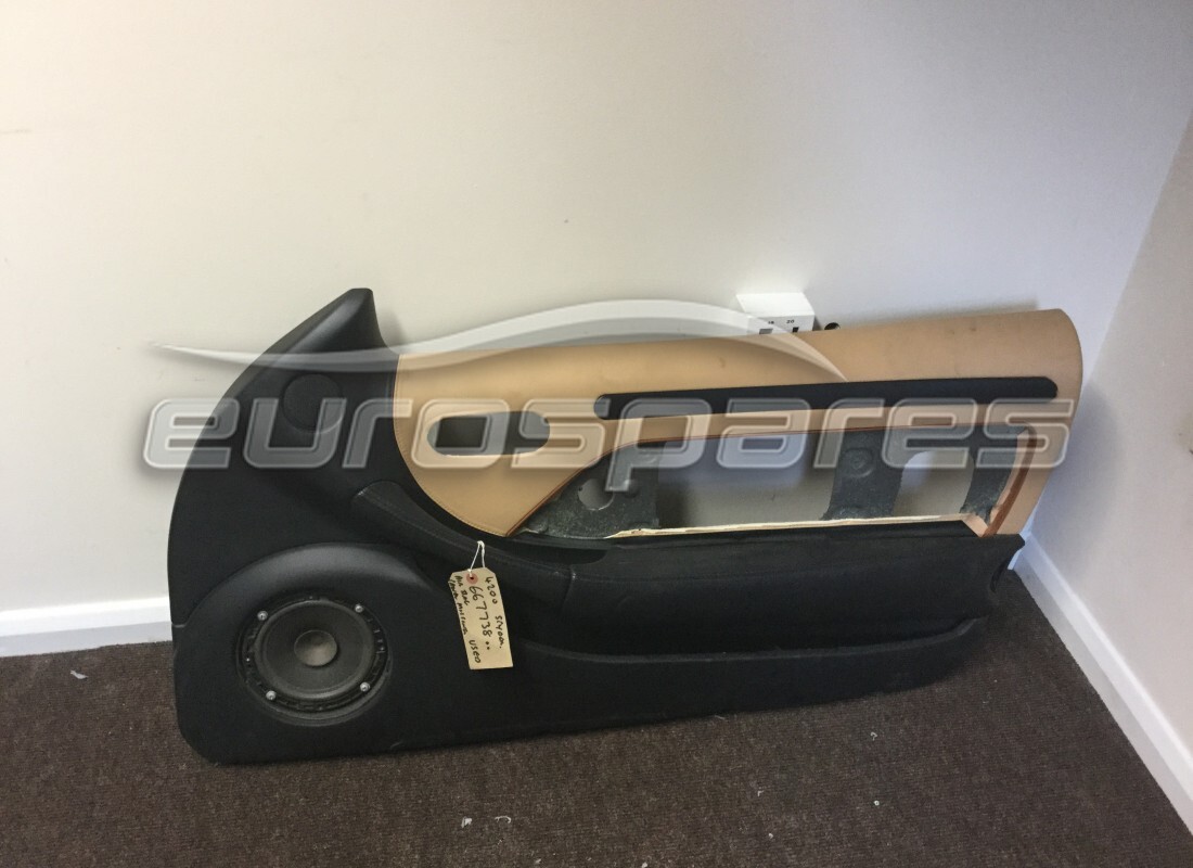 UTILISÉ Maserati PANNEAU DE PORTE DROIT COMPLET REMBOURRÉ. NUMÉRO DE PIÈCE 667738.. (1)