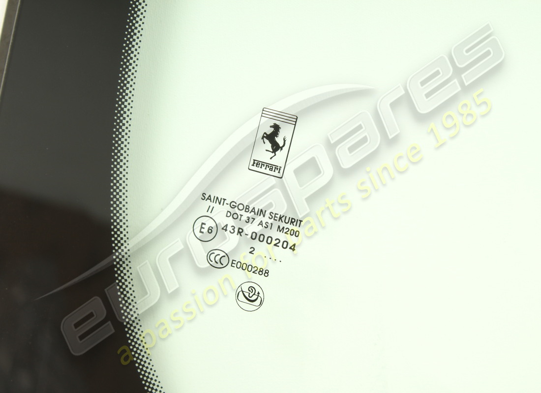nouveau pare-brise ferrari 488 spider et pista spider. numéro de pièce 86502000 (2)